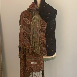 Awesome scarf/wrap. Like new.